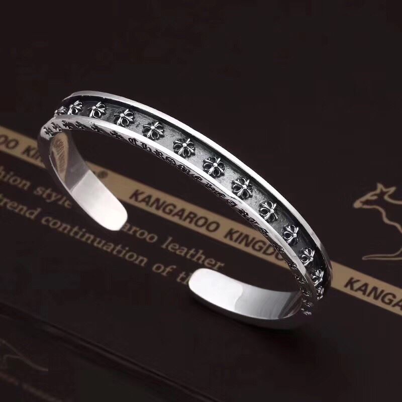 Ch**me He**ts bracelets
